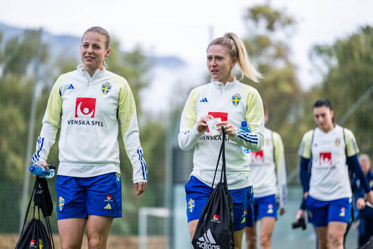 Anna Anvegård and Rebecka Blomqvist of the Swedish women's