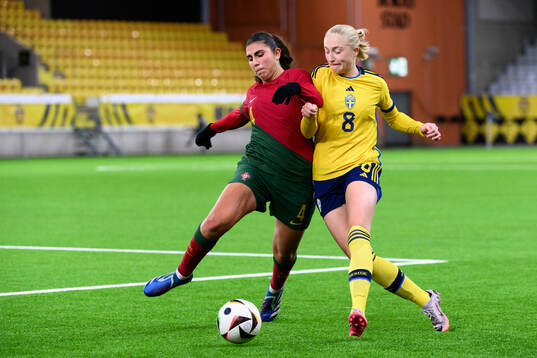 Maria Miller of Portugal and Wilma Leidhammar of Sweden