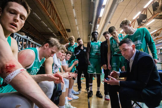 Södertäljes Nick Spires,Oliver Gehrke och tränare Adnan