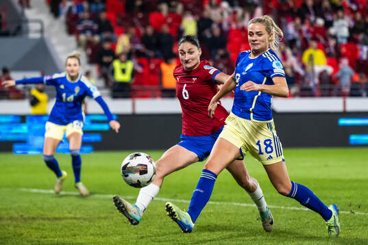 Nevena Damjanovic of Serbia and Fridolina Rolfö of Sweden