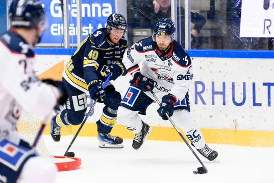 HV71s Oskar Stål-Lyrenäs och Linköpings Rasmus Rissanen