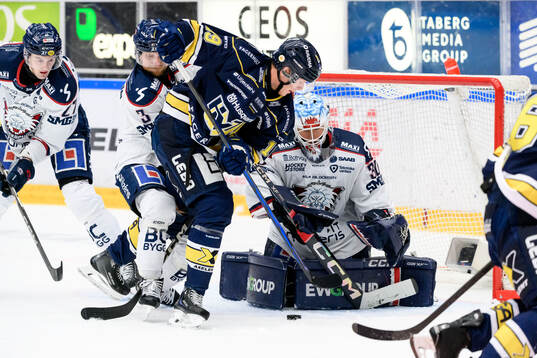 Linköpings Linus Hultström och HV71s Henrik Borgström