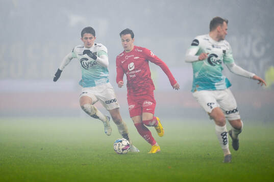 Henrik Heggheim of Viking and Felix Horn Myhre of Brann