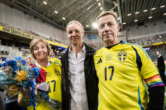 Caroline Seger with her mother Birgitta and father Mikael