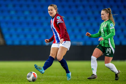 Marthine Østenstad of Norway and Emily Wilson of Northern