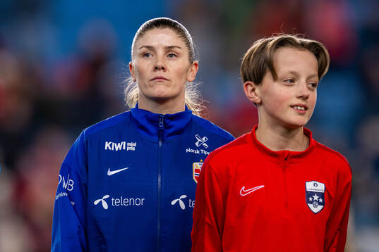 Maren Mjelde of Norway line up