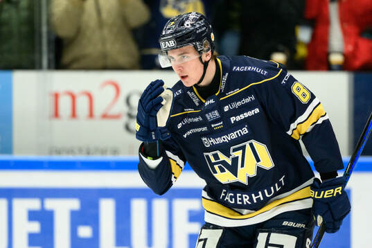 HV71s Herman Träff jublar