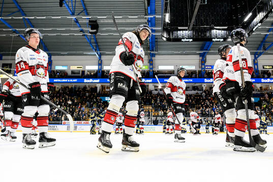 Malmö Redhawks Otto Stenberg och Dominik Badinka deppar