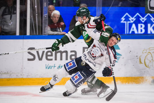 Linköpings Olle Strandell och Färjestads Marcus Westfält