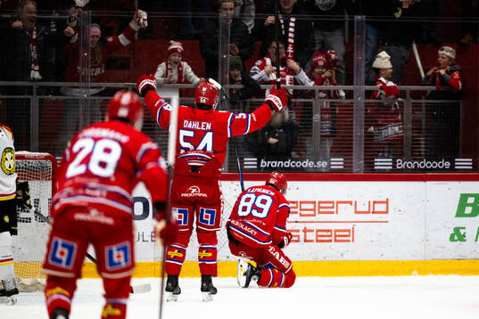 Timrås Oliver Kapanen jublar