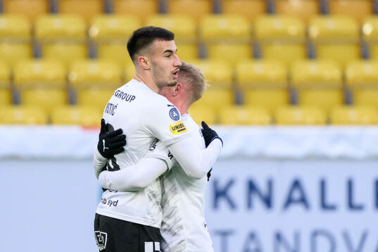 Häckens Srdjan Hrstic jublar