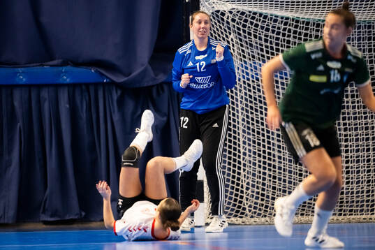 Helsingborgs målvakt Stefanie Åkerberg jublar