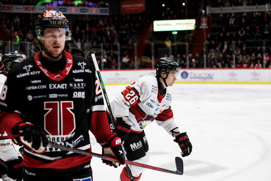 Malmö Redhawks Teemu Kivihalme och Örebros Linus Arnesson