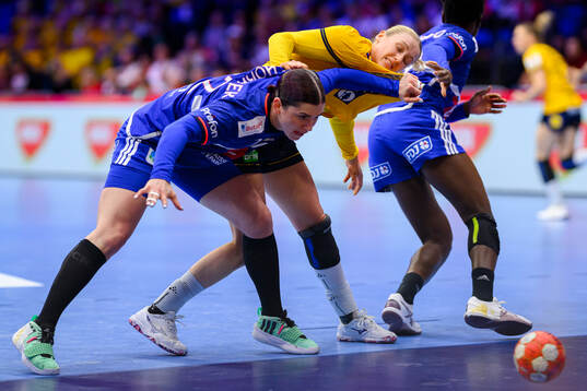 Tamara Horacek of France and Emma Lindqvist of Sweden