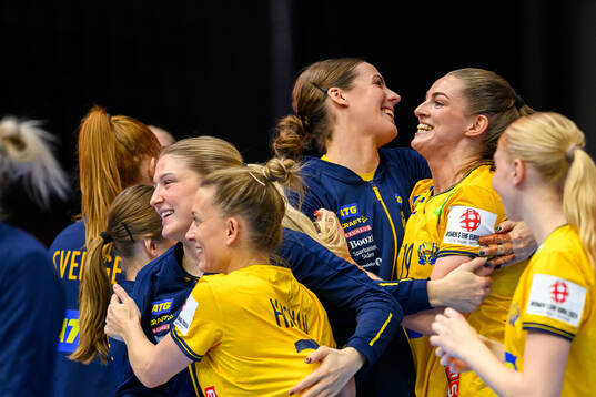 Carin Strömberg and Kristin Thorleifsdottir of Sweden