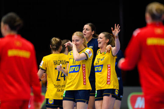 Tyra Axnér, Carin Strömberg and Kristin Thorleifsdottir