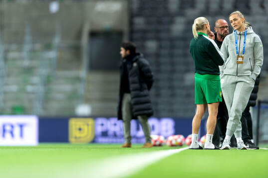 Jonna Andersson of Hammarby and Fridolina Rolfö of