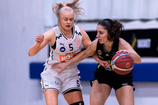 Högsbos Ida Fredrikson och AIKs Stella Gavriilidou