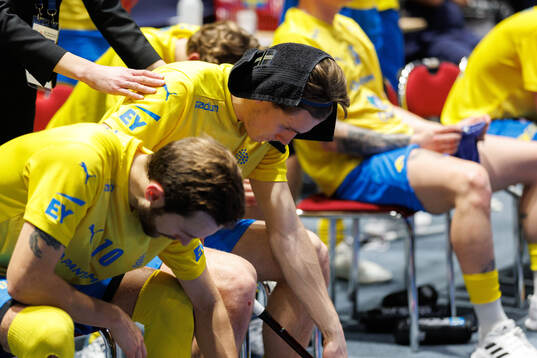 Players of Sweden look dejected
