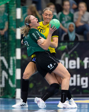Sävehofs Felicia Granat stoppar Önnereds Moa Andersson