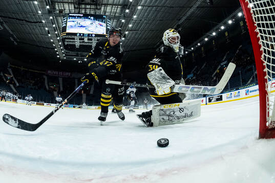 AIKs Alfred Barklund och målvakt Victor Brattström