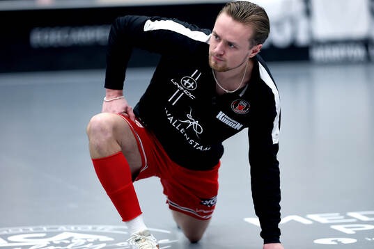 Pixbos lagkapten Oskar Weissbach innan  innebandymatchen i