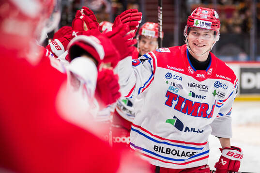 Timrås Erik Walli Walterholm jublar