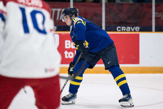 Felix Unger Sörum of Sweden scores 3-1