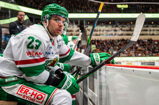 Rögles Josh Dickinson