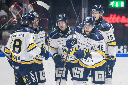 HV71s Joona Luoto jublar