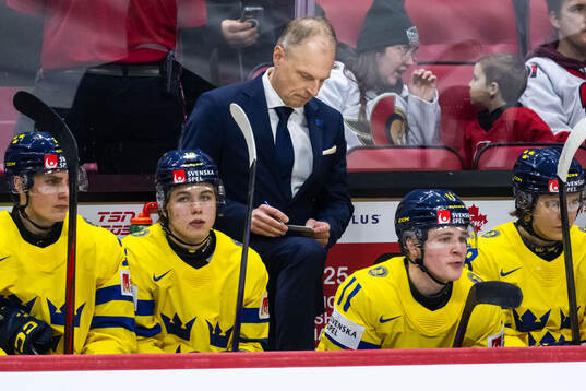 Head coach Magnus Hävelid of Sweden