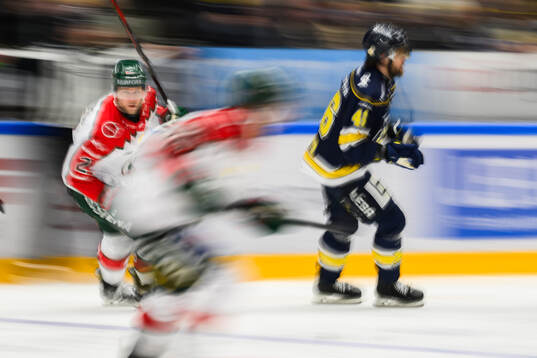 Christian Folin och HV71s Joona Luoto