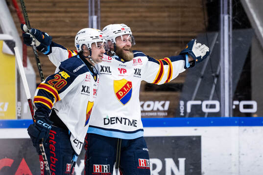 Djurgårdens Jonathan Tychonick och Patrick Thoresen jublar