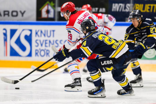 Timrås Filip Hållander och HV71s Oscar Fisker Molgaard