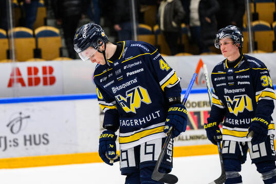 HV71s Oskar Stål-Lyrenäs och Jamiro Reber deppar