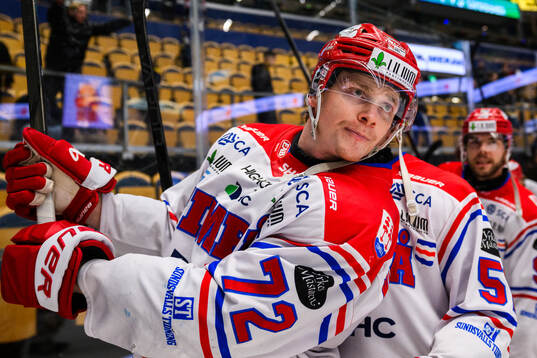 Timrås Erik Walli Walterholm  jublar