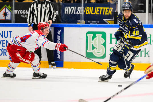 Timrås Jonathan Dahlén och HV71s Joona Luoto