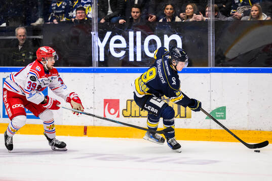 Timrås Linus Lindgren och HV71s Hugo Pettersson