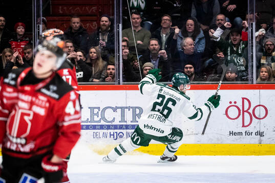 Färjestads Joel Nyström gör 1-4 och jublar