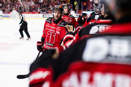 Örebros Ludvig Larsson jublar vid 1-1