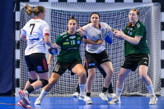 OV Helsingborgs Sofia Andersen och HK Malmös Clara Eklund