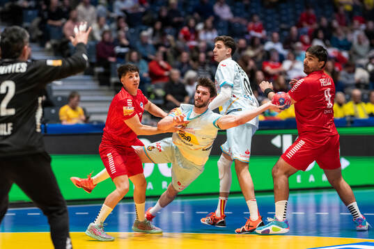 Rodrigo Aedo and Javier Frelijj of Chile against Djordje