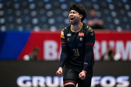Kotaro Mizumachi of Japan celebrates