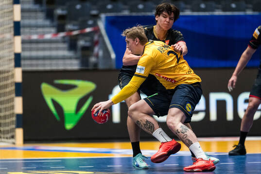 Edwin Aspenbäck of Sweden and Nikita Nakaoki of Japan