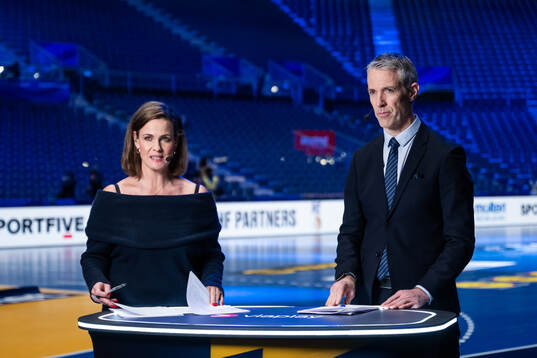 Host Suzanne Sjögren and TV-expert Martin Frändesjö of