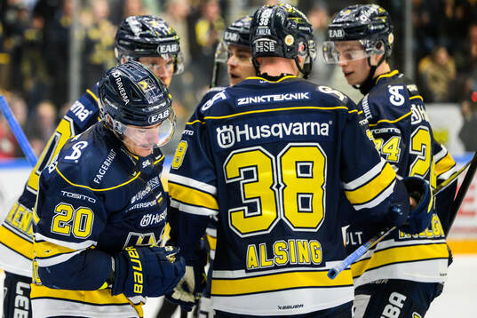 HV71s Andre Petersson jublar