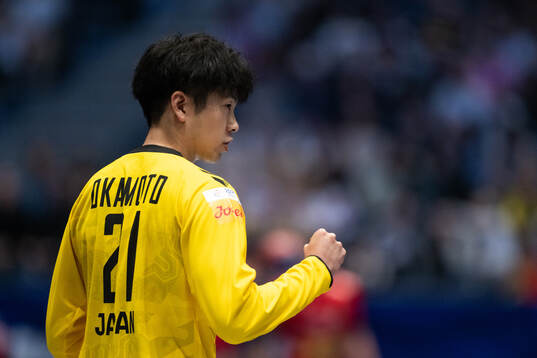 Goalkeeper Daisuke okamoto of Japan celebrates