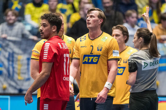 Jonathan Carlsbogård of Sweden looks dejected