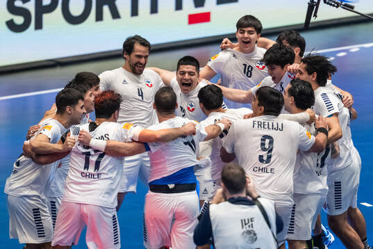 Players of Chile celebrate