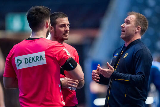Head coach Michael Apelgren of Sweden in a conversation